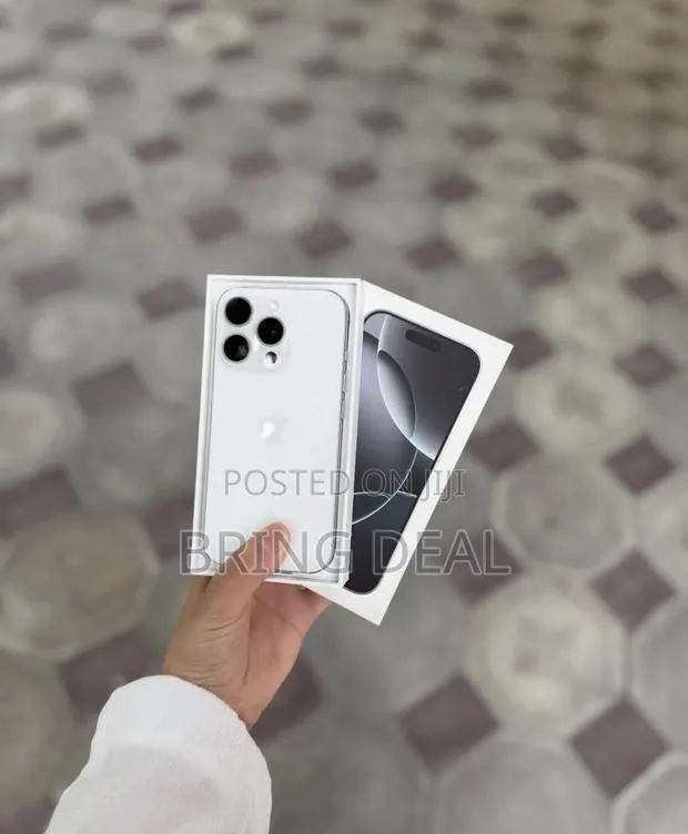 Apple iPhone 16 Pro Max 256 GB White · Photo 1