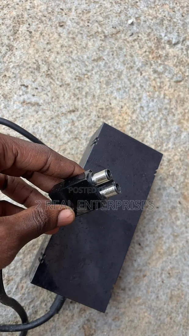 Original Xbox One Power Adapter · Photo 1