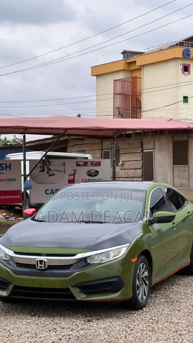 Honda Civic 2018 Green · Photo 1