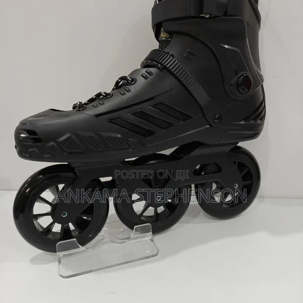 Large Three-Wheeled Professional Roller Skates · Photo 1