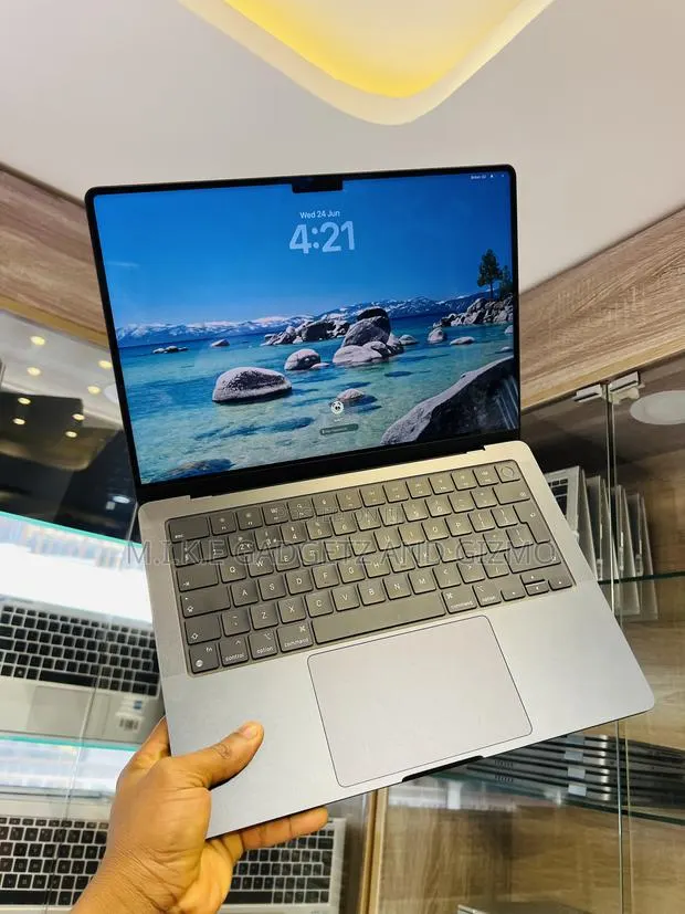 Laptop Apple MacBook Pro 2024 M4 16GB Apple M4 Pro SSD 512GB · Photo 1