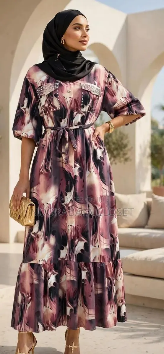 Long Elegant Ladies Dress · Photo 1