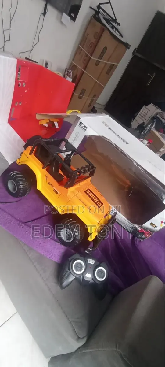 Remote Controlled Jeep · Photo 1