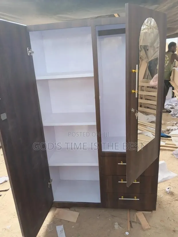 Neat Two in One Wardrobe · Photo 1