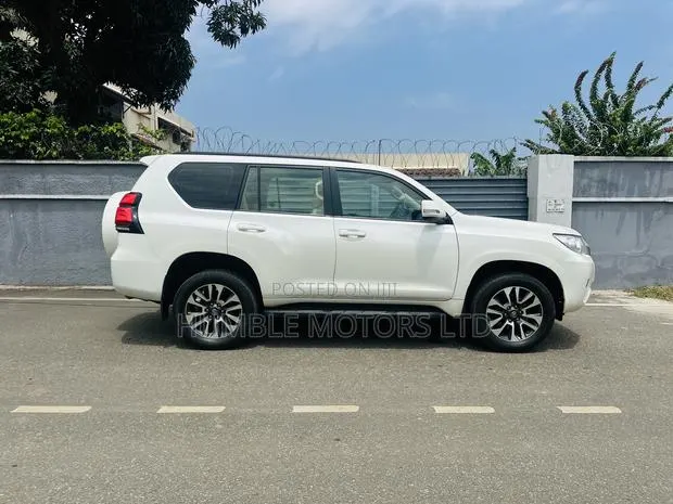 Toyota Land Cruiser Prado 2023 · Photo 1