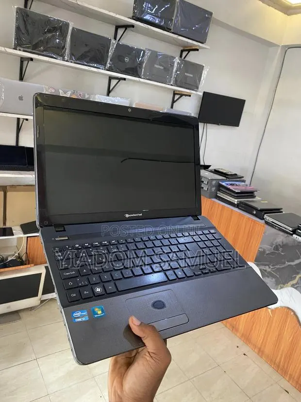 Laptop Packard Bell 8GB Intel Core i7 HDD 500GB · Photo 1