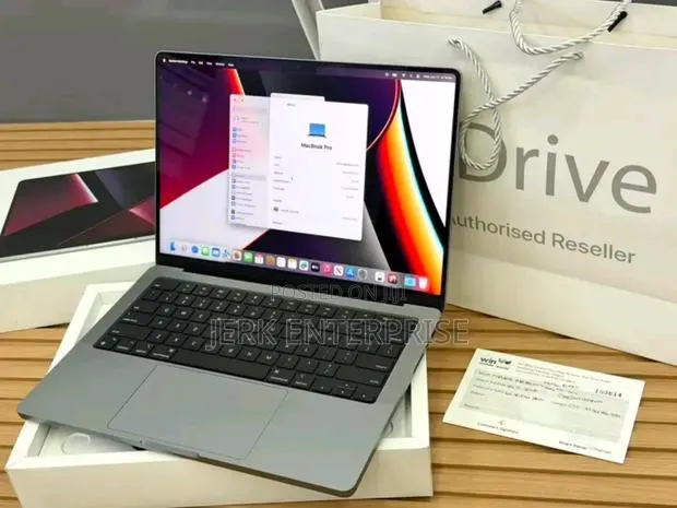 Laptop Apple MacBook Pro 32GB Apple M2 SSD 1T · Photo 1