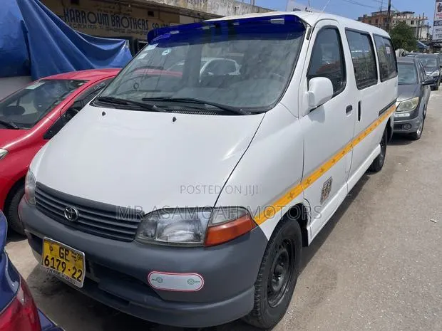 Toyota HiAce 2008 White · Photo 1