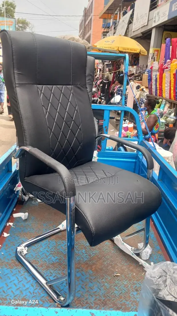Leather High Back Office Chair · Photo 1