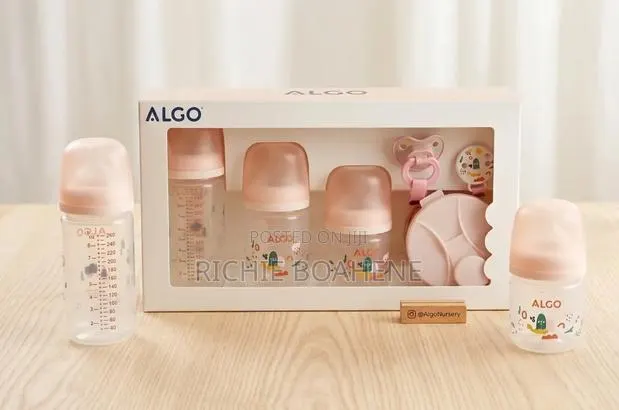 Feeding Bottles Set With Extra Accessories · Photo 1