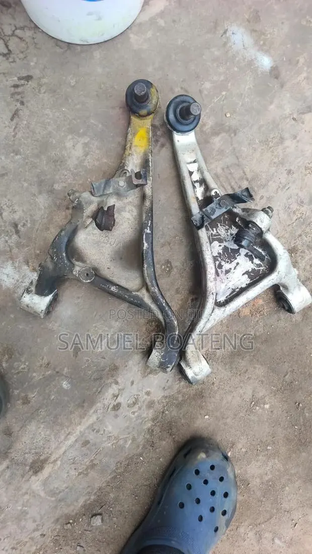 Nissan Pathfinder 2017 to 2020 Control Arm · Photo 1