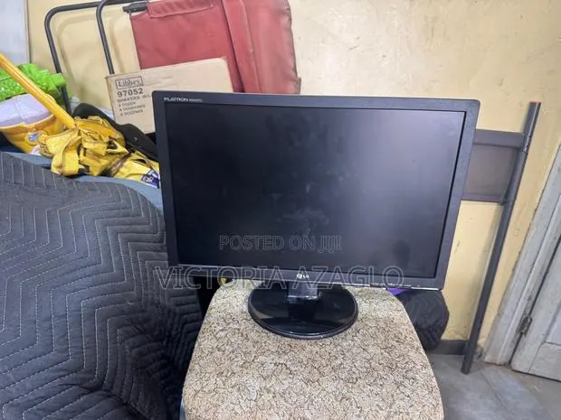 LG 24” Monitor -Flatron W2242tq · Photo 1