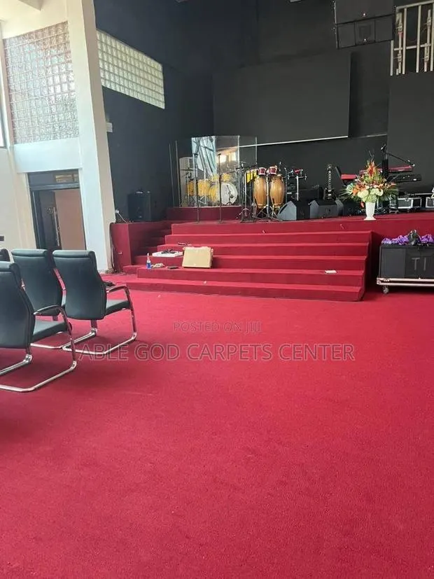 Durable Red Wine Carpet for Church, Platforms and Conference Rooms · Photo 1