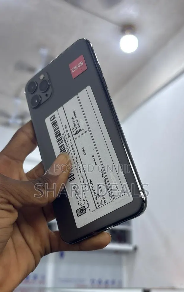 Apple iPhone 11 Pro Max 256 GB Black · Photo 1