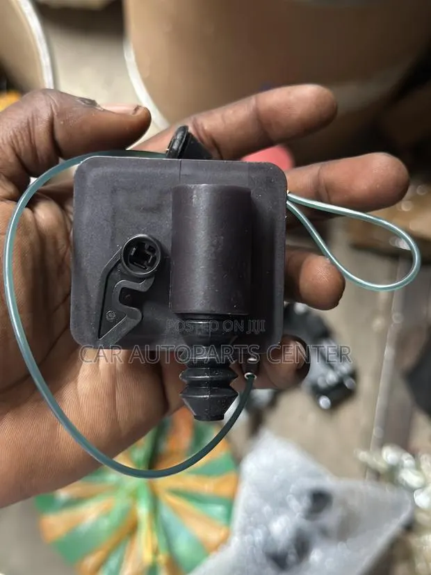 Honda Civic16-20 Fuel Lid Actuator · Photo 1