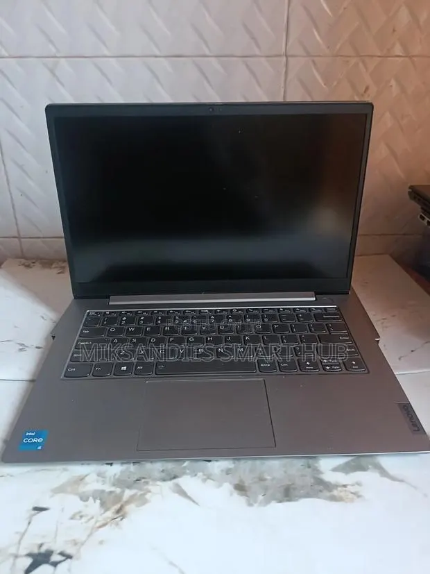 Laptop Lenovo ThinkBook 14 G8 IAL 8GB Intel Core i5 SSD 256GB · Photo 1