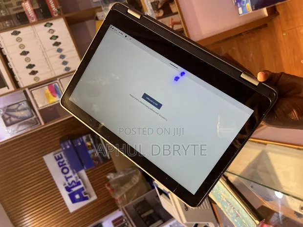 Laptop Lenovo 300e 4GB SSD 256GB · Photo 1