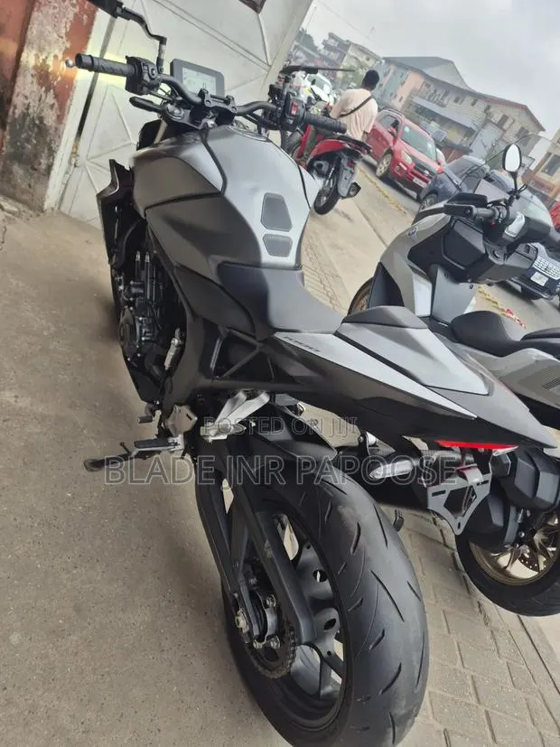 Honda Hornet 2024 Gray · Photo 1