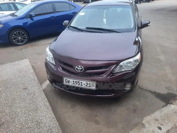 Toyota Corolla LE 4dr Sedan (1.8L 4cyl 4A) 2012 · Photo 1
