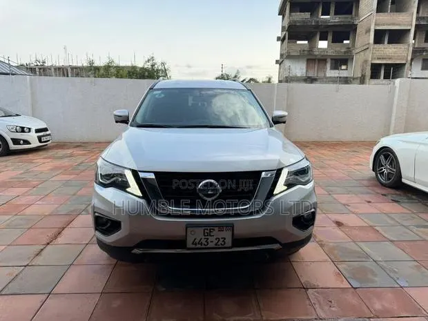 Nissan Pathfinder 2020 Silver · Photo 1