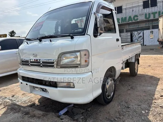 Daihatsu Charmant 1985 White · Photo 1