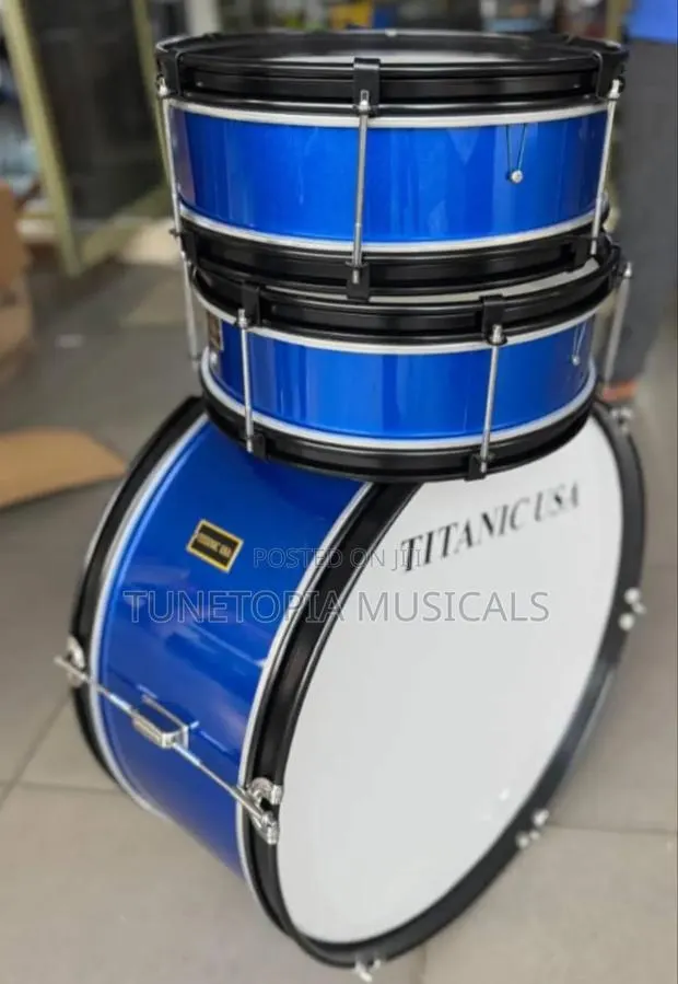 Titanic Usa 3-Piece Parade and Marching Drum Set · Photo 1