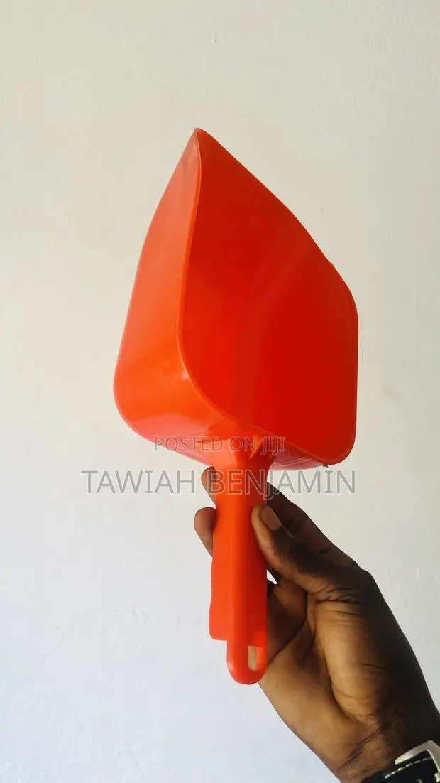 Feed Shovel · Photo 1