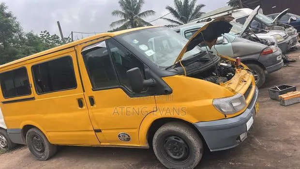 Ford Transit 2011 Yellow · Photo 1