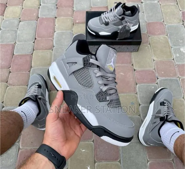 Air Jordan Retro 4 Grey/Black/White · Photo 1