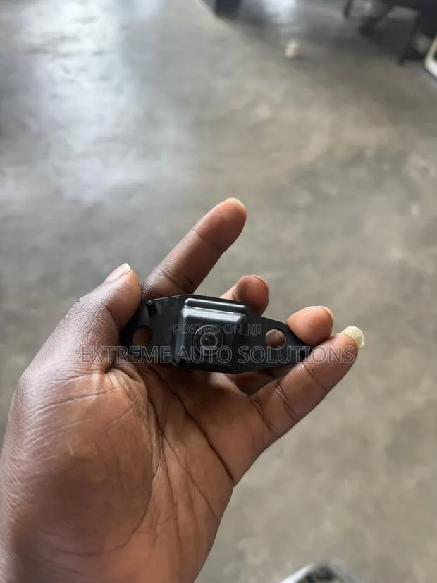 Toyota RAV4 (2015) OEM Replacement Backup Camera · Photo 1