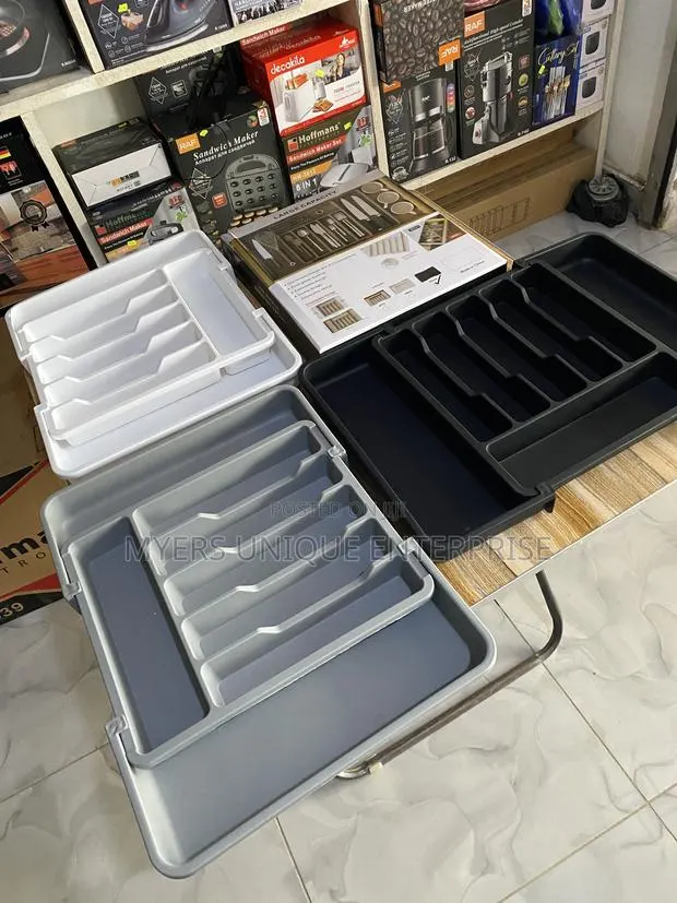 Adjustable Kitchen Tableware Storage Box · Photo 1