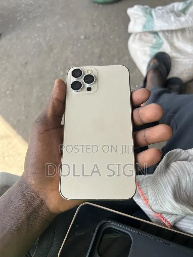 Apple iPhone 12 Pro Max 128 GB Gold · Photo 1