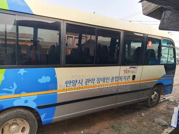 Hyundai County 2012 White · Photo 1