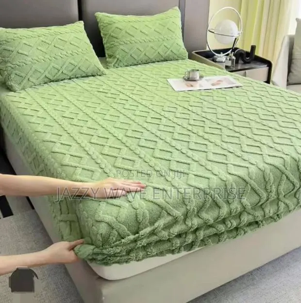 King Size Fluffy Mattress Cover · Photo 1