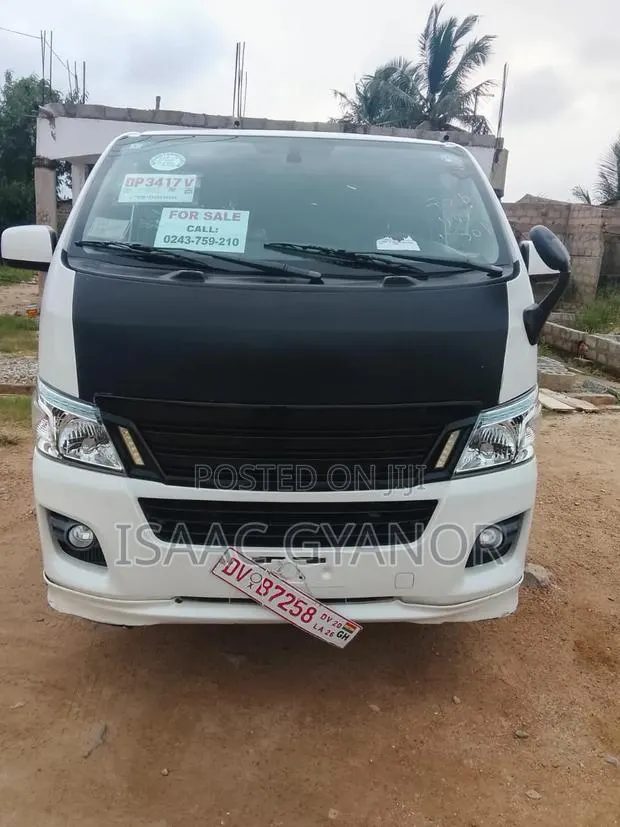 Nissan Caravan (Urvan) 2014 White · Photo 1