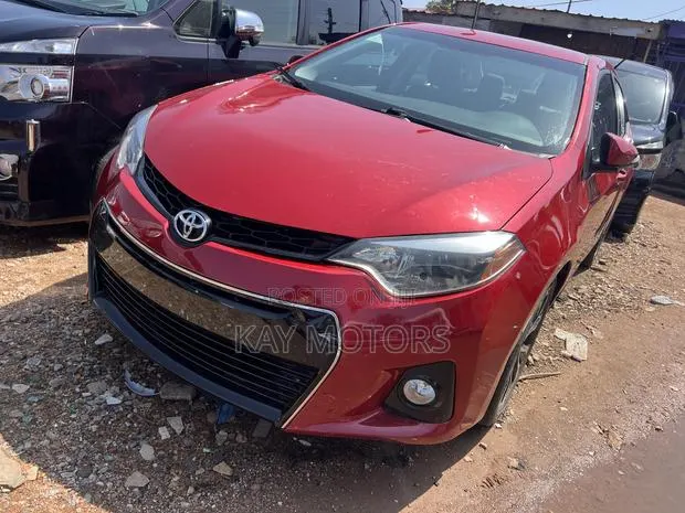 Toyota Corolla S 4dr Sedan (1.8L 4cyl CVT) 2016 Red · Photo 1