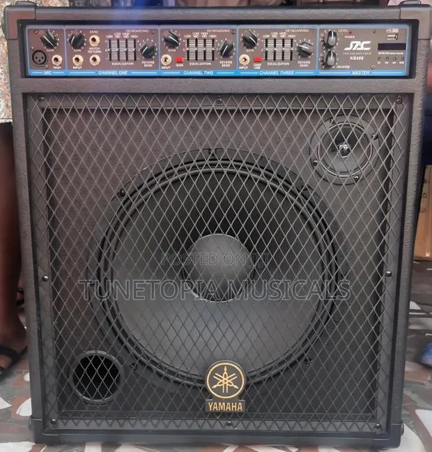Yamaha Kb400 Keyboard Combo Amplifier. · Photo 1