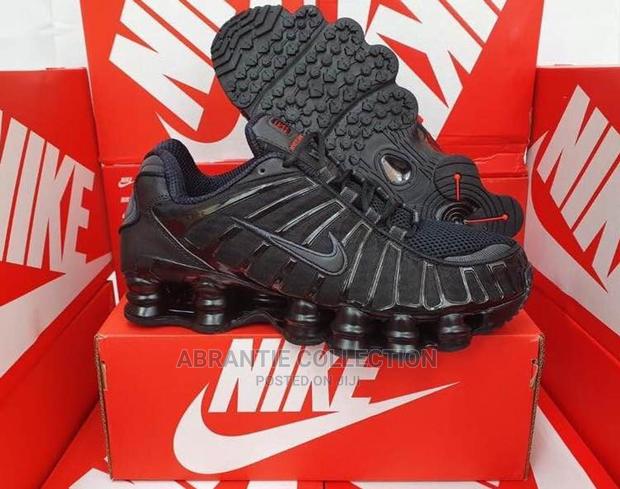 Nike Shox Triple Black · Photo 2