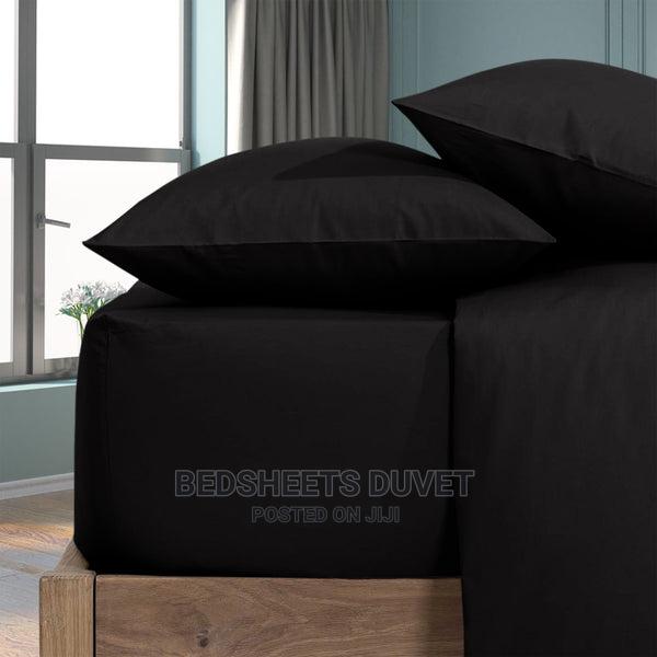 Black Bed Cover Set · Photo 1