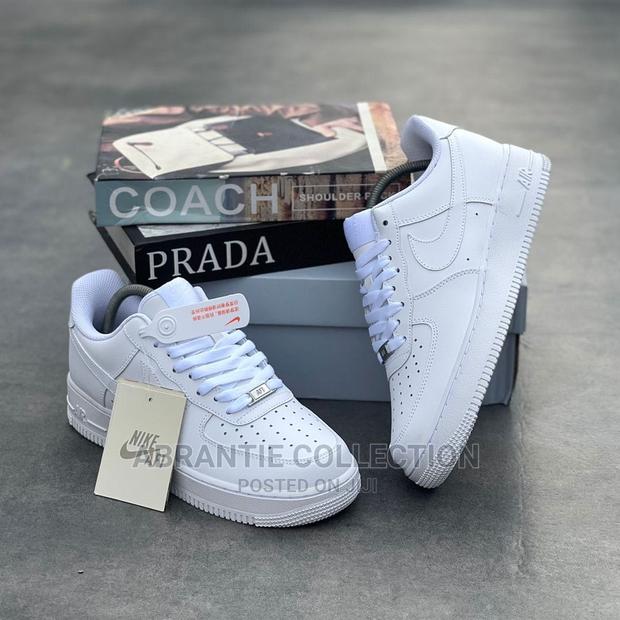 Nike Air Force 1 White · Photo 1