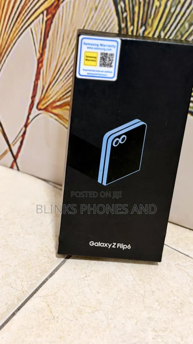 New Samsung Galaxy Z Flip6 256 GB Gold · Photo 1