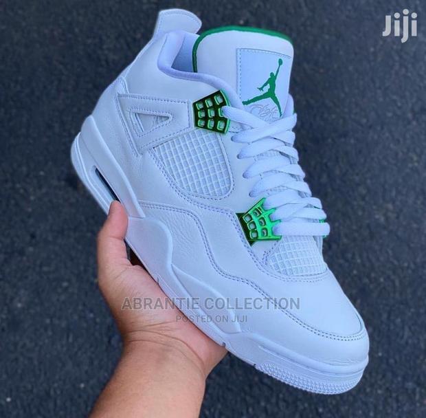 Jordan Retro 4 Metallic Green · Photo 1