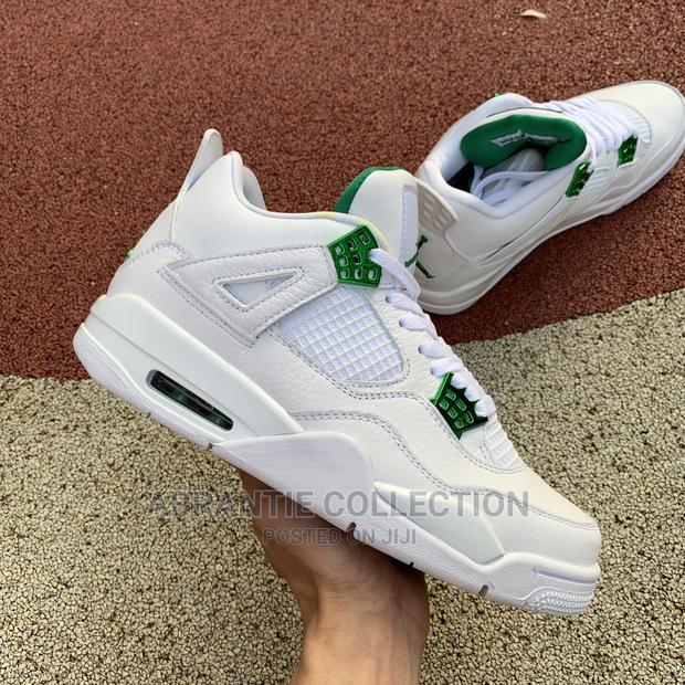 Jordan Retro 4 Metallic Green · Photo 2