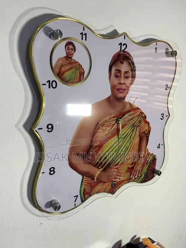 Transparent Standoff Picture Frame (20in X 20in) With Clock · Photo 1