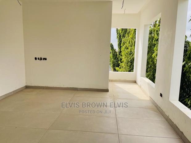 4bdrm Mansion in Living Large, East Legon for Sale · Photo 8