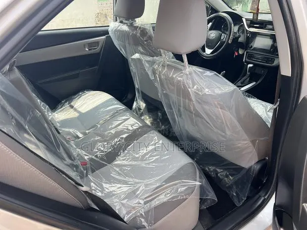 Toyota Corolla LE Eco (1.8L 4cyl 2A) 2019 Silver