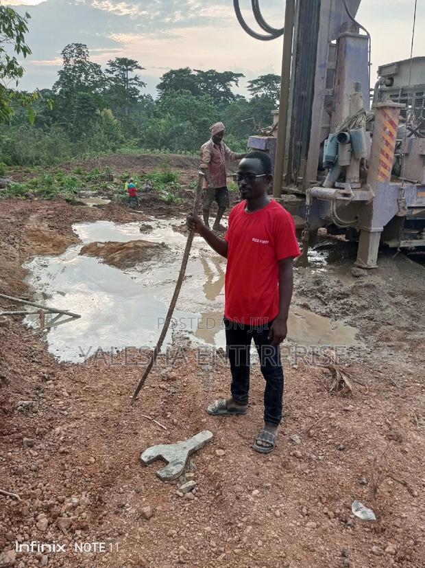 Mechanised Borehole With Submersible Pump Quality Blue Pipe · Photo 3