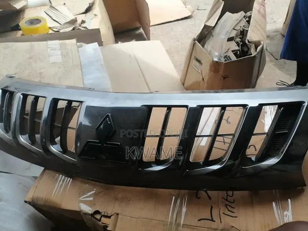Mitsubishi L200 Triton 2015-2019 Front Grille · Photo 1