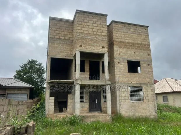 8 Bedroom Flat · Photo 1