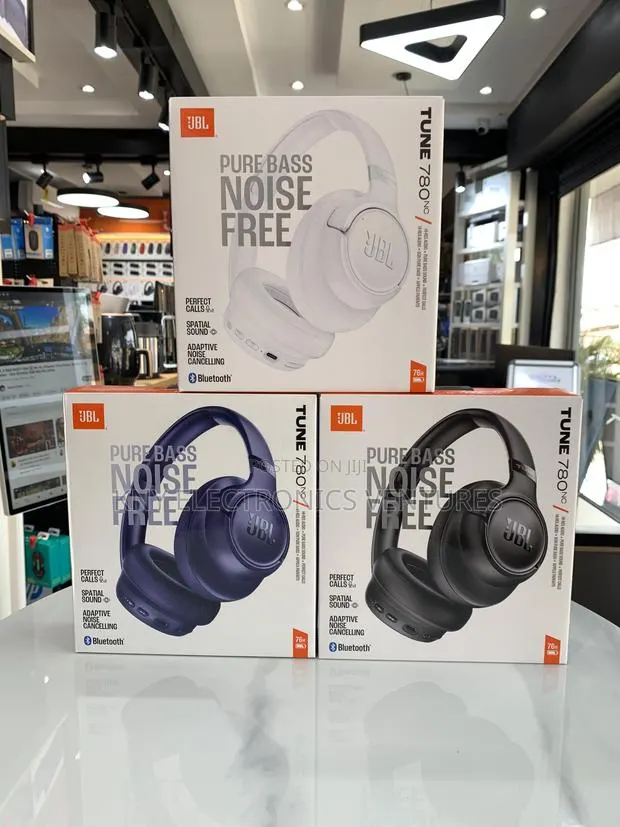 JBL Tune 780 Wireless Headset · Photo 1
